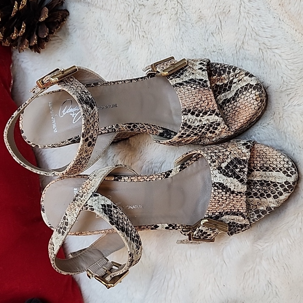 Donald J Pliner Snake Wedges NWOT Size 7.5